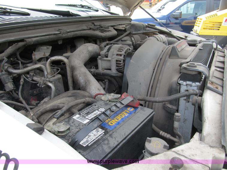 image for item B2813 2005 Ford F550 XL Super Duty utility pickup truck