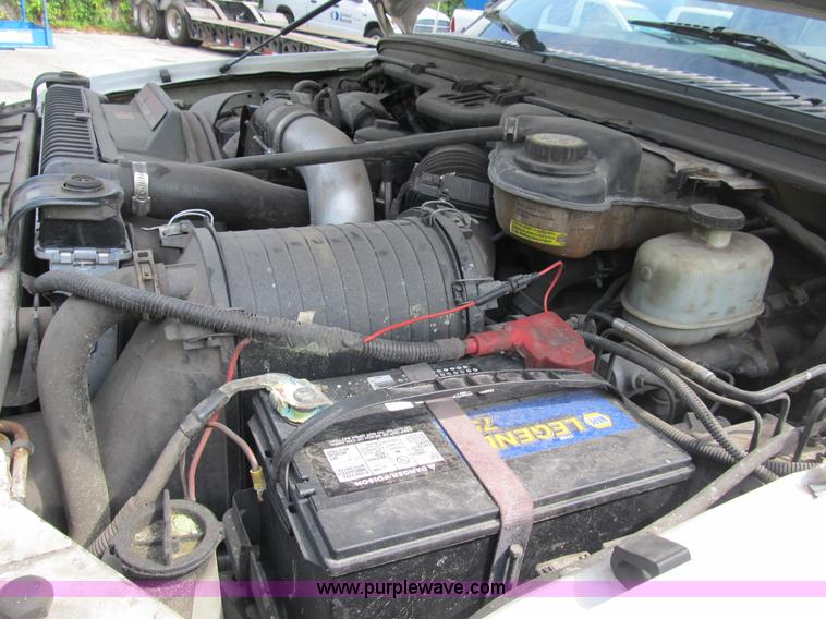 image for item B2813 2005 Ford F550 XL Super Duty utility pickup truck