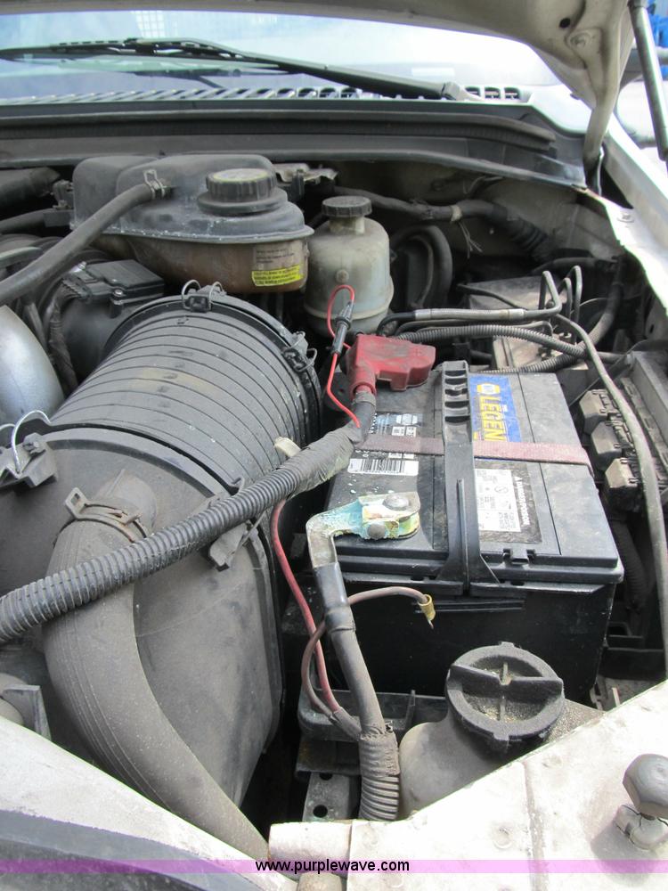 image for item B2813 2005 Ford F550 XL Super Duty utility pickup truck