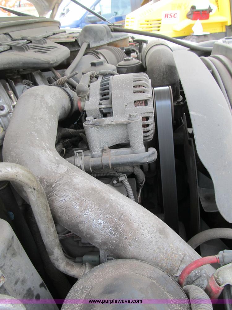 image for item B2813 2005 Ford F550 XL Super Duty utility pickup truck