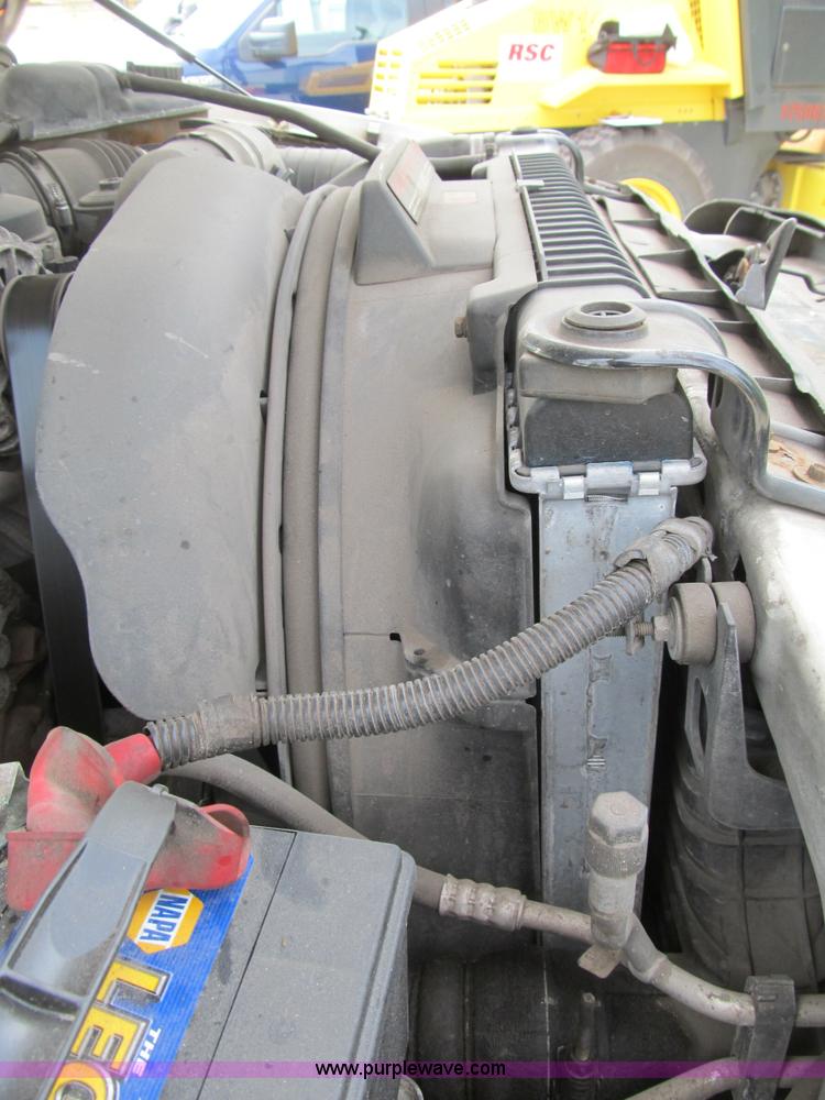 image for item B2813 2005 Ford F550 XL Super Duty utility pickup truck