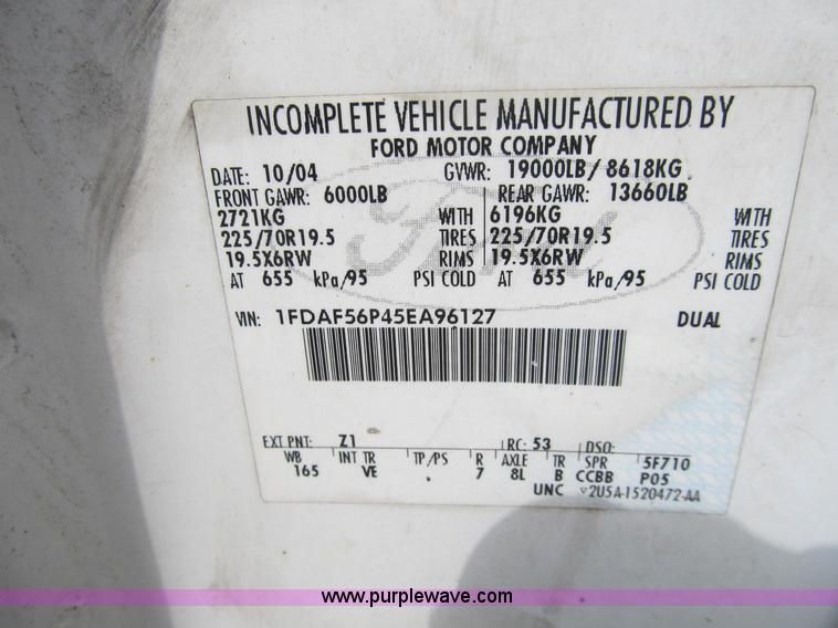 image for item B2813 2005 Ford F550 XL Super Duty utility pickup truck