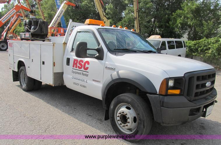 image for item B2814 2006 Ford F550 XL Super Duty utility pickup truck