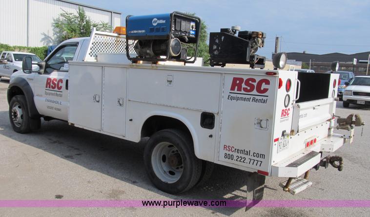 image for item B2814 2006 Ford F550 XL Super Duty utility pickup truck