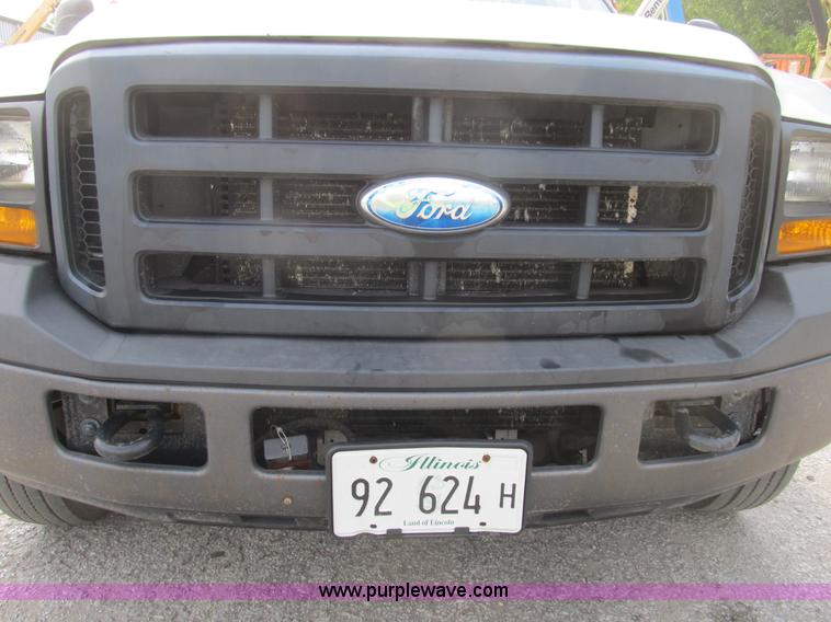 image for item B2814 2006 Ford F550 XL Super Duty utility pickup truck