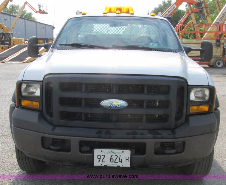 image for item B2814 2006 Ford F550 XL Super Duty utility pickup truck