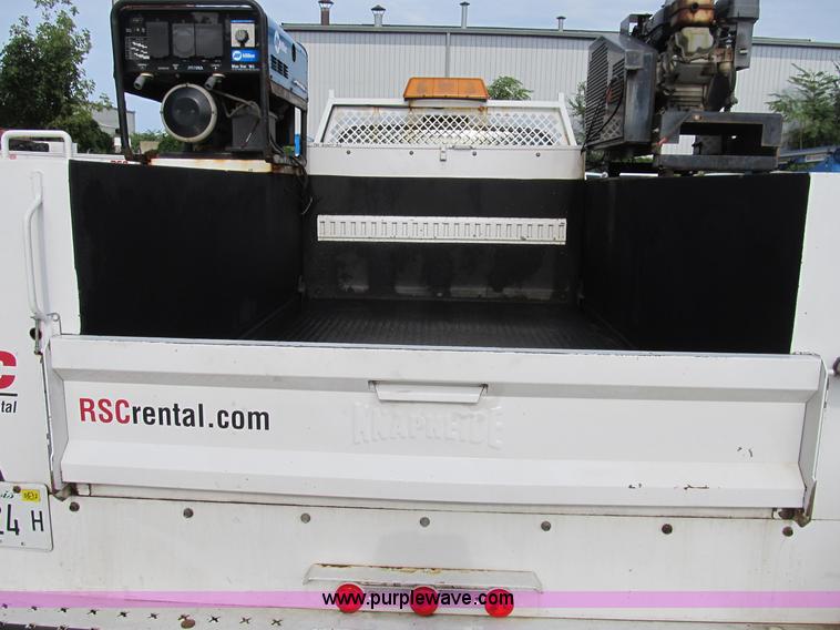 image for item B2814 2006 Ford F550 XL Super Duty utility pickup truck