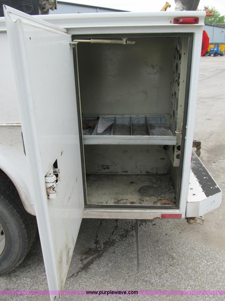 image for item B2814 2006 Ford F550 XL Super Duty utility pickup truck