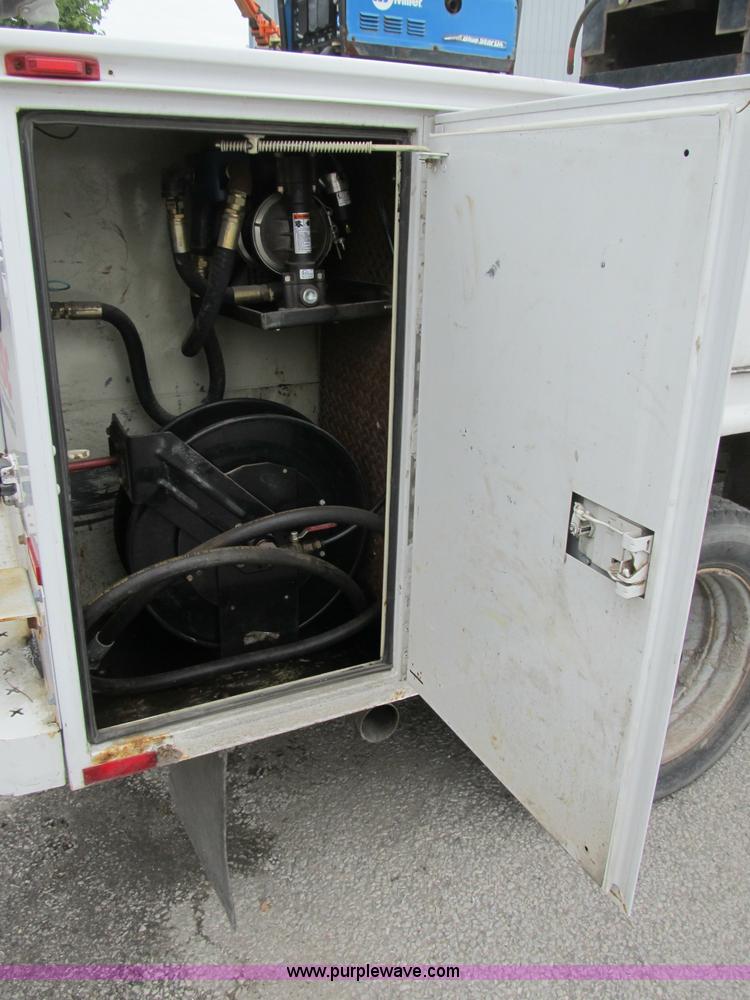 image for item B2814 2006 Ford F550 XL Super Duty utility pickup truck