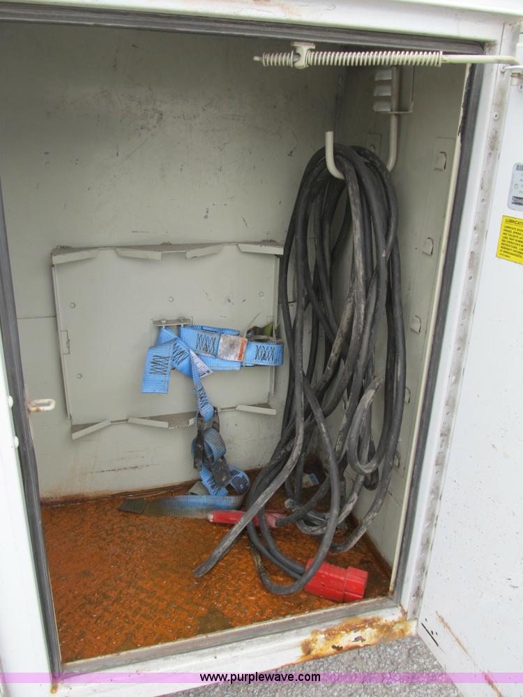 image for item B2814 2006 Ford F550 XL Super Duty utility pickup truck