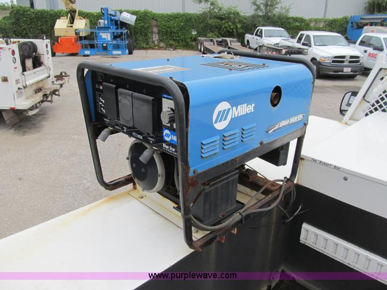 image for item B2814 2006 Ford F550 XL Super Duty utility pickup truck