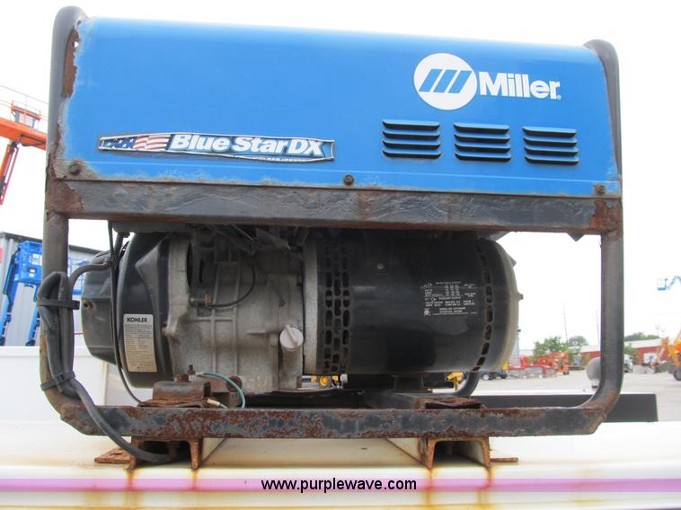 image for item B2814 2006 Ford F550 XL Super Duty utility pickup truck