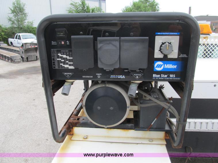image for item B2814 2006 Ford F550 XL Super Duty utility pickup truck