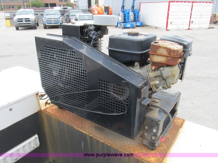 image for item B2814 2006 Ford F550 XL Super Duty utility pickup truck