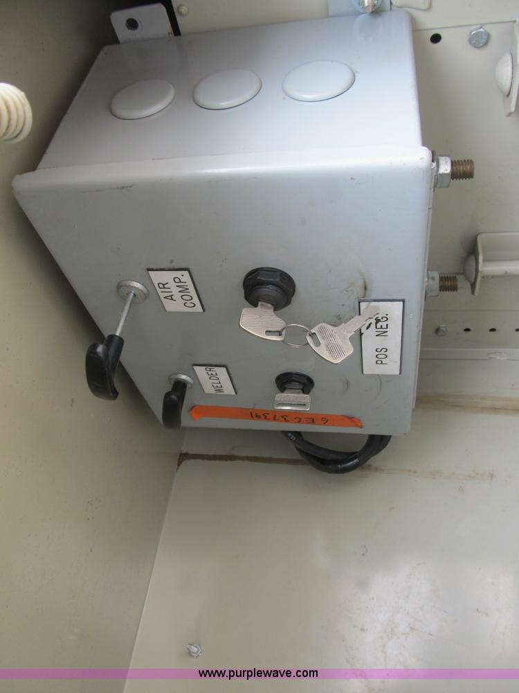 image for item B2814 2006 Ford F550 XL Super Duty utility pickup truck