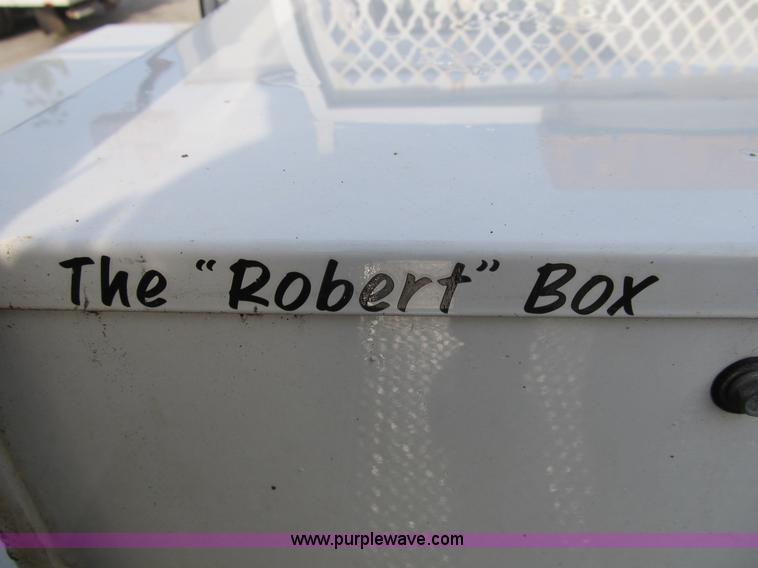 image for item B2814 2006 Ford F550 XL Super Duty utility pickup truck