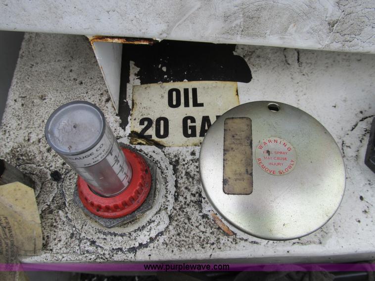 image for item B2814 2006 Ford F550 XL Super Duty utility pickup truck