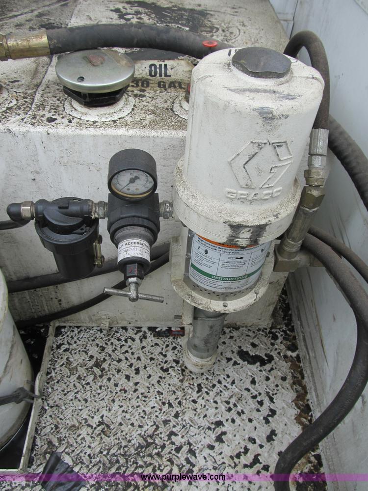 image for item B2814 2006 Ford F550 XL Super Duty utility pickup truck