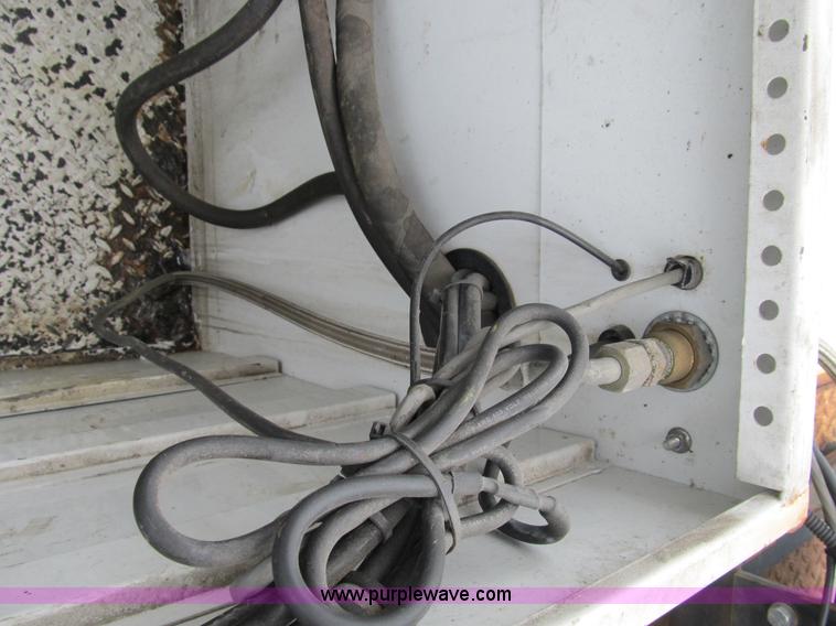 image for item B2814 2006 Ford F550 XL Super Duty utility pickup truck