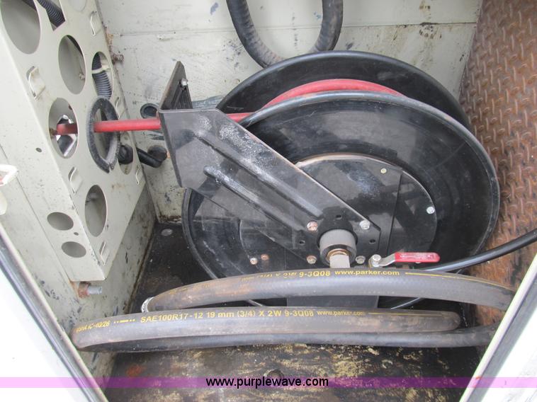 image for item B2814 2006 Ford F550 XL Super Duty utility pickup truck