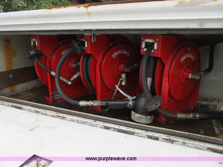 image for item B2814 2006 Ford F550 XL Super Duty utility pickup truck