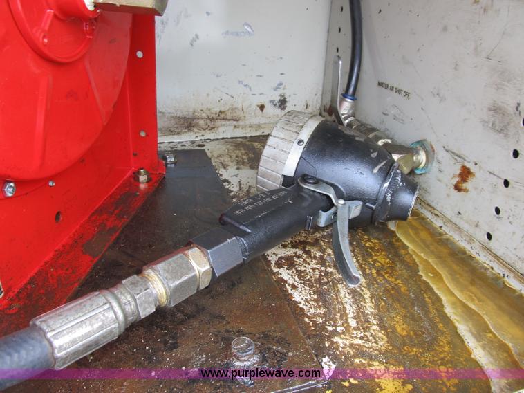 image for item B2814 2006 Ford F550 XL Super Duty utility pickup truck