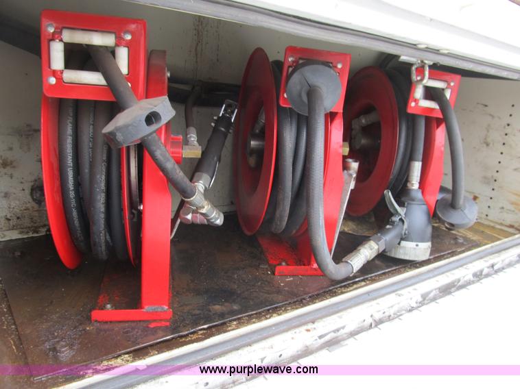 image for item B2814 2006 Ford F550 XL Super Duty utility pickup truck