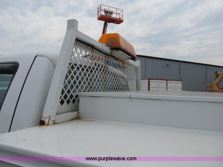 image for item B2814 2006 Ford F550 XL Super Duty utility pickup truck