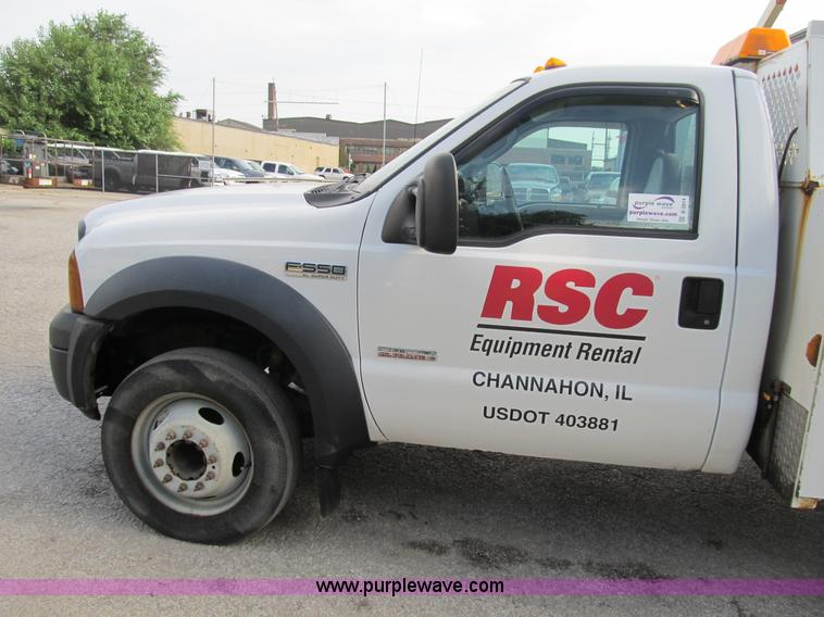image for item B2814 2006 Ford F550 XL Super Duty utility pickup truck