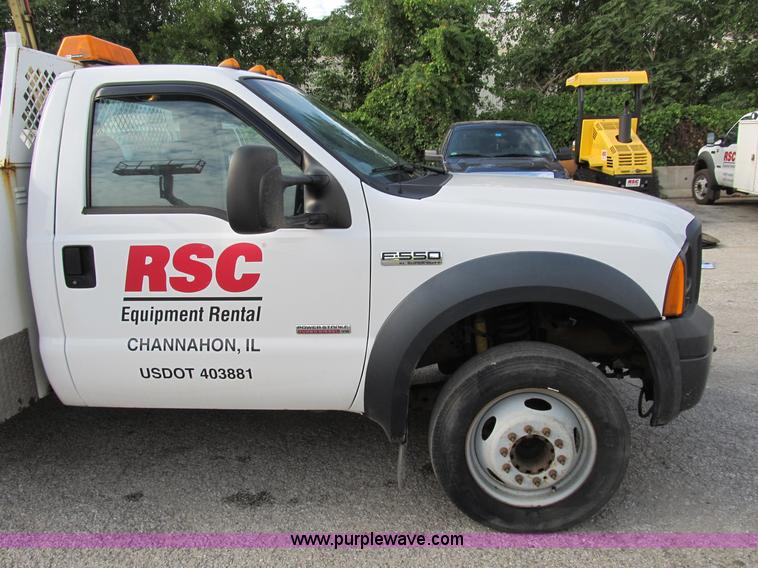 image for item B2814 2006 Ford F550 XL Super Duty utility pickup truck