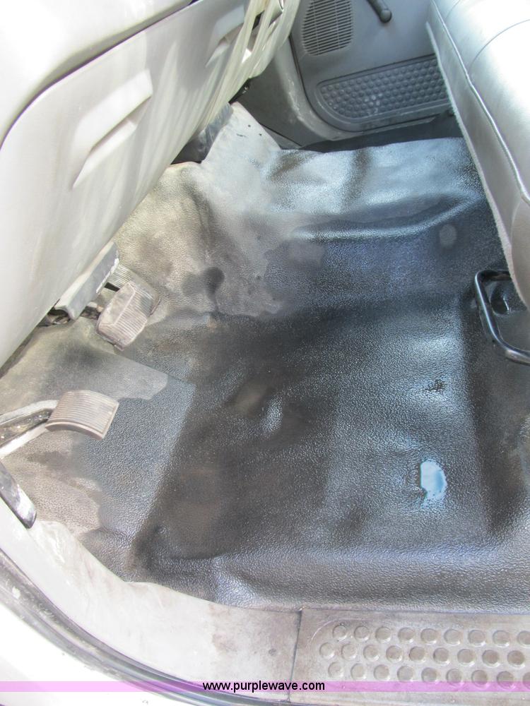 image for item B2814 2006 Ford F550 XL Super Duty utility pickup truck