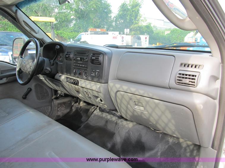 image for item B2814 2006 Ford F550 XL Super Duty utility pickup truck