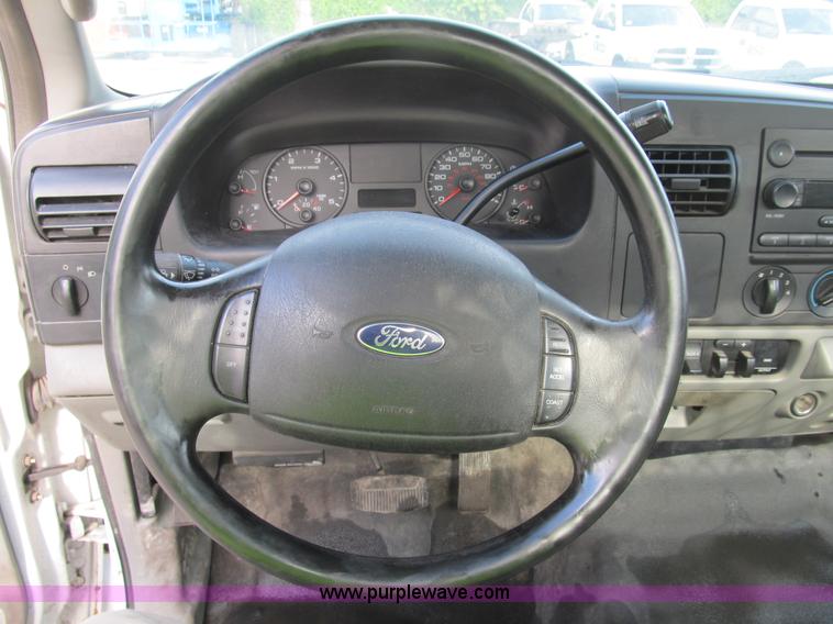 image for item B2814 2006 Ford F550 XL Super Duty utility pickup truck
