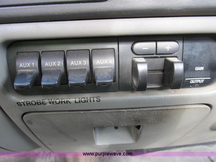 image for item B2814 2006 Ford F550 XL Super Duty utility pickup truck