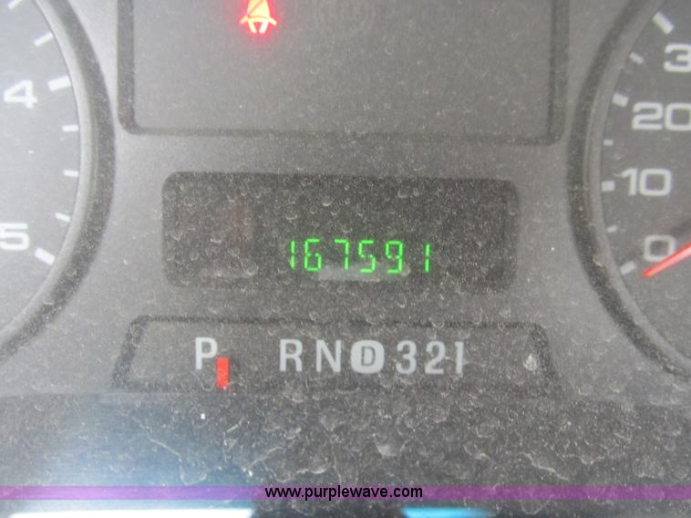 image for item B2814 2006 Ford F550 XL Super Duty utility pickup truck