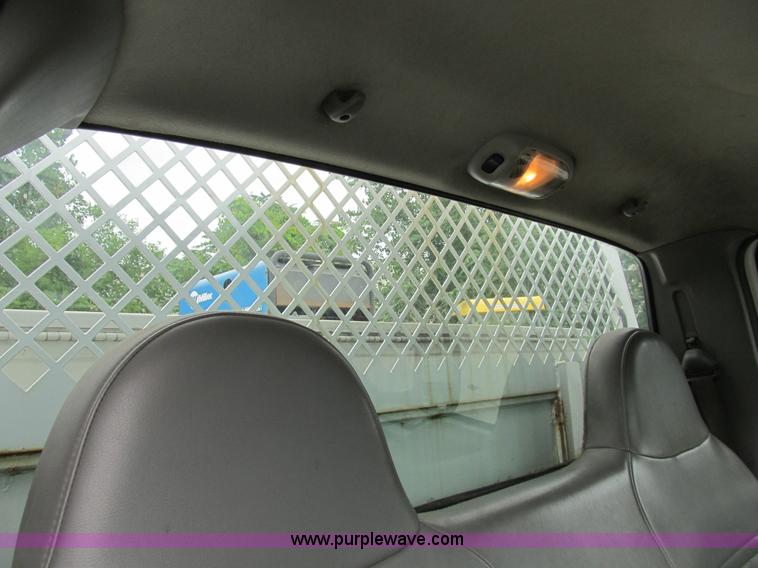 image for item B2814 2006 Ford F550 XL Super Duty utility pickup truck
