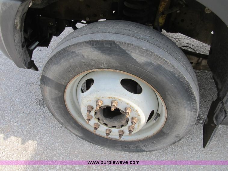 image for item B2814 2006 Ford F550 XL Super Duty utility pickup truck