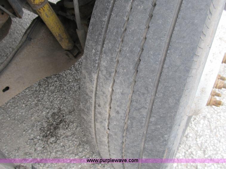 image for item B2814 2006 Ford F550 XL Super Duty utility pickup truck