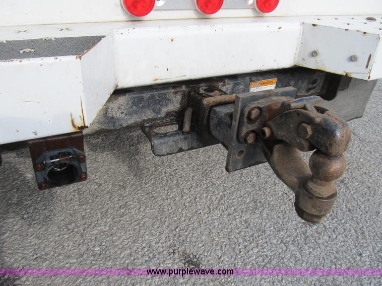 image for item B2814 2006 Ford F550 XL Super Duty utility pickup truck