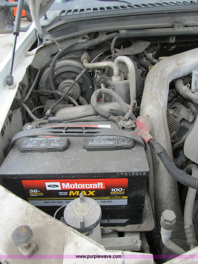 image for item B2814 2006 Ford F550 XL Super Duty utility pickup truck