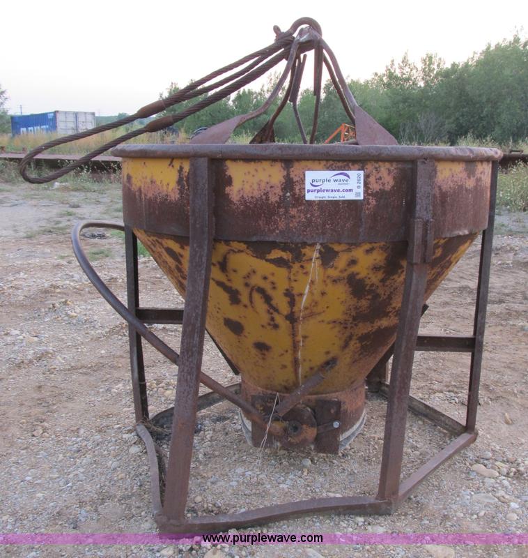image for item B2820 1994 concrete bucket