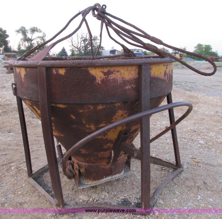 image for item B2820 1994 concrete bucket