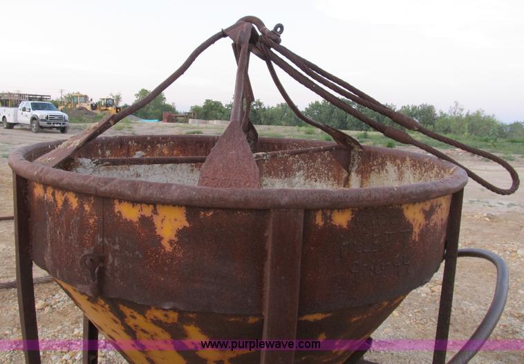 image for item B2820 1994 concrete bucket