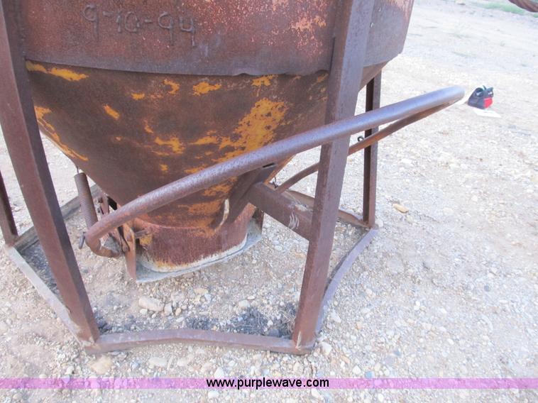 image for item B2820 1994 concrete bucket