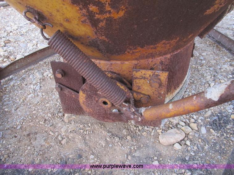 image for item B2820 1994 concrete bucket