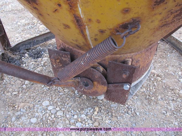 image for item B2820 1994 concrete bucket