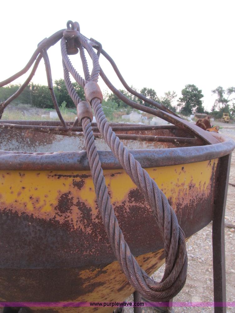 image for item B2820 1994 concrete bucket