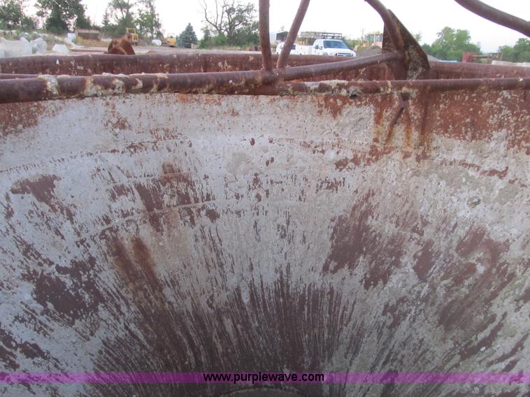 image for item B2820 1994 concrete bucket