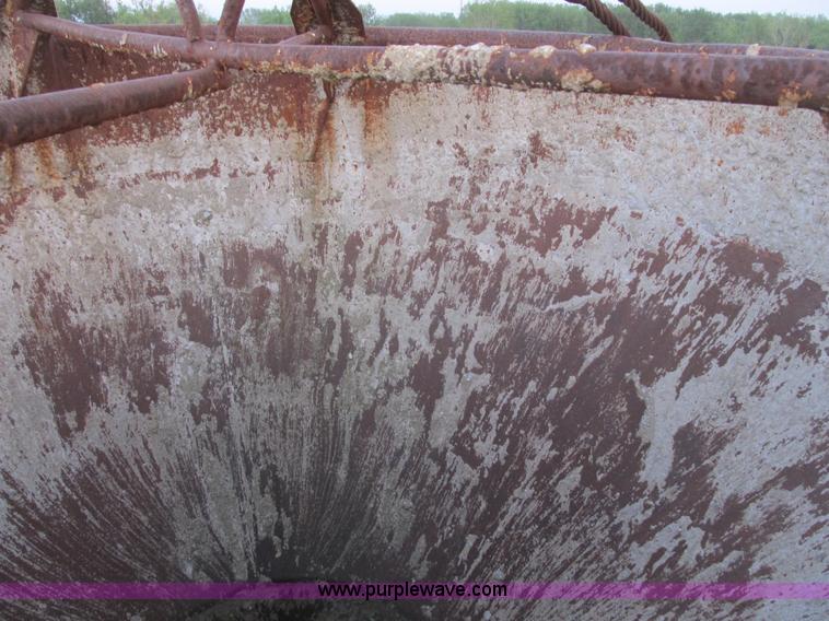 image for item B2820 1994 concrete bucket