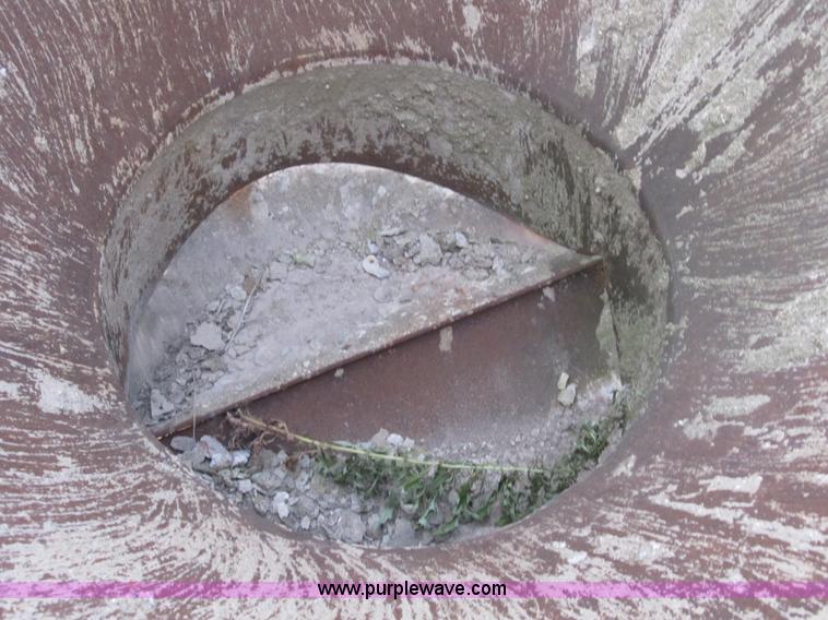 image for item B2820 1994 concrete bucket